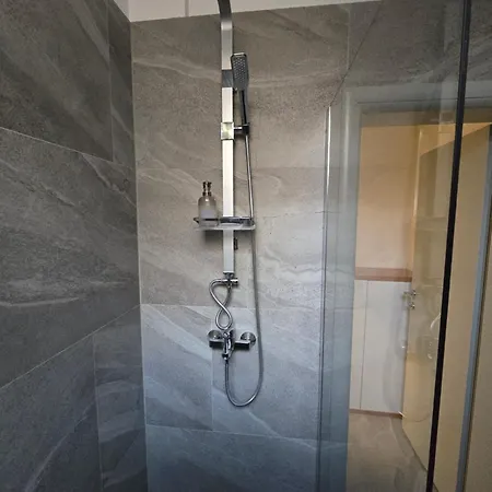 Apartament Quiet Apartment,private Free Parking *